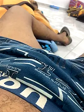 Snapshot of Lahcene chatting on 5, 11, 2025 Lahcene online show from 5, 11, 2025