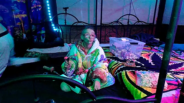 Stonermama666420 online show from 9, 10, 2025