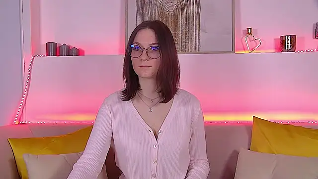 VictoriaArdern online show from 1, 2, 2025