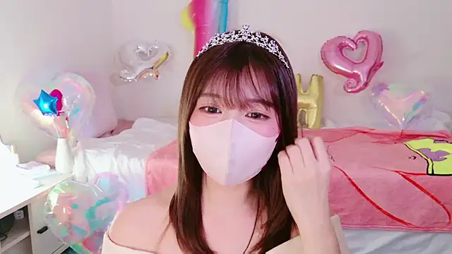 Snapshot of Runarunapi chatting on 15, 12, 2025 Runarunapi online show from 15, 12, 2025