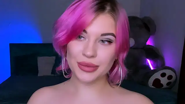 Snapshot of evaharve chatting on 4, 1, 2025 evaharve online show from 4, 1, 2025