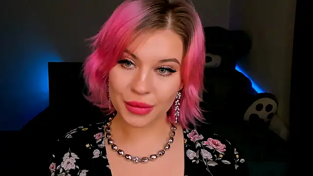 Snapshot of evaharve chatting on 1, 2, 2025 evaharve online show from 1, 2, 2025