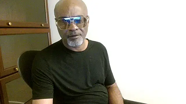 Snapshot of sinnernoir chatting on 18, 4, 2026 sinnernoir online show from 18, 4, 2026