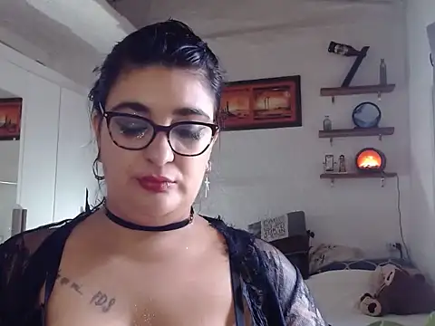 infiernowoman23 online show from 6, 1, 2025