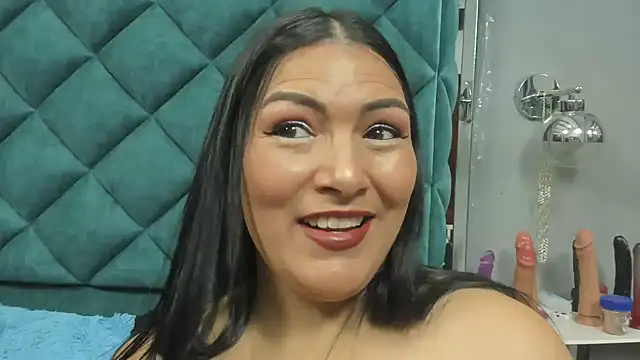 PENELOPELEWISs online show from 10, 4, 2026