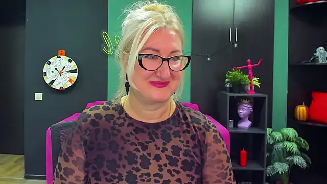 ChristyBrooks online show from 21, 2, 2025