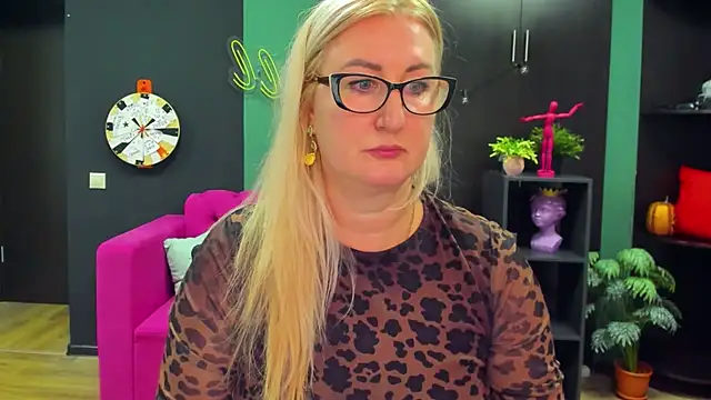 ChristyBrooks online show from 24, 2, 2025