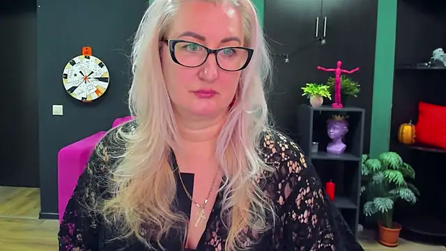 ChristyBrooks online show from 25, 2, 2025