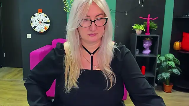 ChristyBrooks online show from 27, 2, 2025