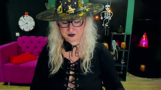 ChristyBrooks online show from 31, 10, 2025