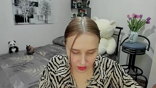 Snapshot of LinaTruly chatting on 8, 3, 2025 LinaTruly online show from 8, 3, 2025