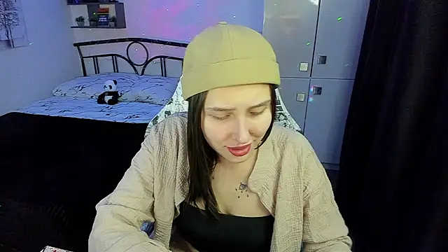 Snapshot of LinaTruly chatting on 14, 11, 2025 LinaTruly online show from 14, 11, 2025