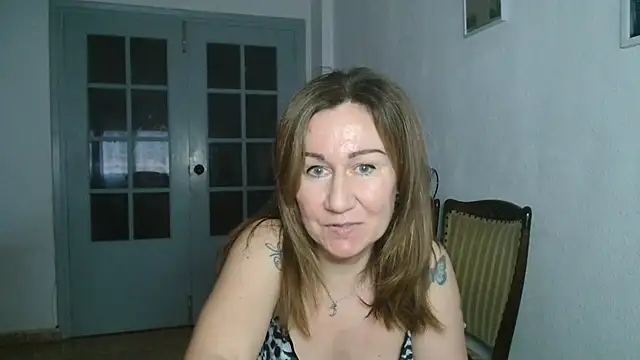 Snapshot of TamaraSweetxo chatting on 3, 3, 2025 TamaraSweetxo online show from 3, 3, 2025