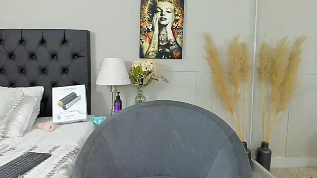 Snapshot of Robin_Rief chatting on 7, 2, 2025 Robin Rief online show from 7, 2, 2025