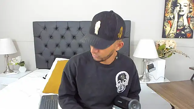 Snapshot of Robin_Rief chatting on 25, 2, 2025 Robin Rief online show from 25, 2, 2025