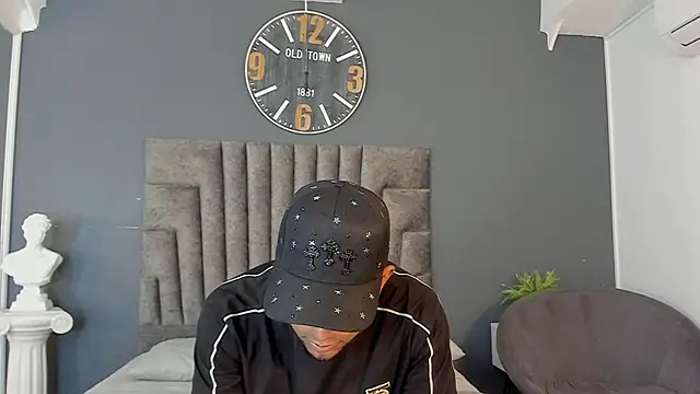 Snapshot of Robin_Rief chatting on 7, 6, 2026 Robin Rief online show from 7, 6, 2026