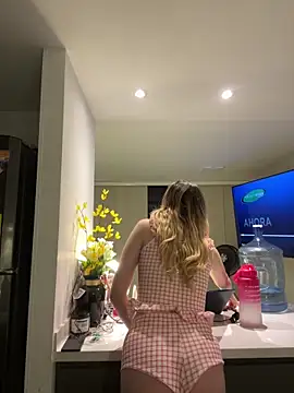 NicoleCut online show from 2, 11, 2025