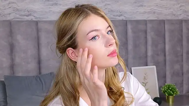 MeganMour online show from 8, 2, 2025