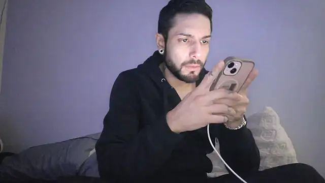 Snapshot of DerekPerez2025 chatting on 15, 12, 2025 DerekPerez2025 online show from 15, 12, 2025