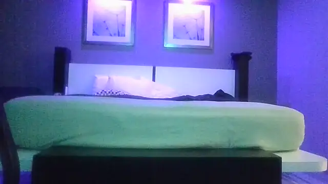 Snapshot of DerekPerez2025 chatting on 21, 12, 2025 DerekPerez2025 online show from 21, 12, 2025