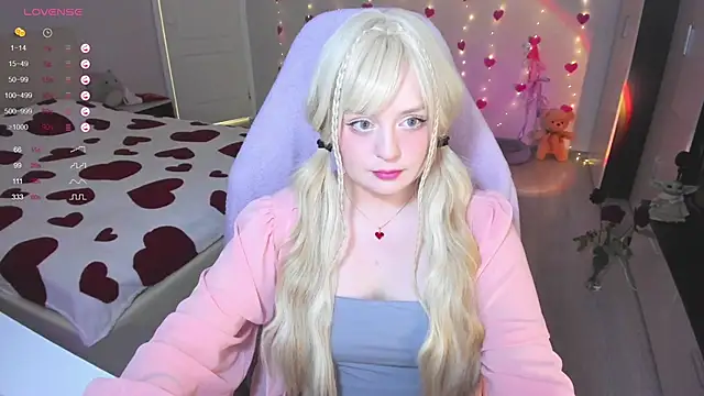 Snapshot of Amy_honey_angel chatting on 4, 2, 2025 Amy honey angel online show from 4, 2, 2025