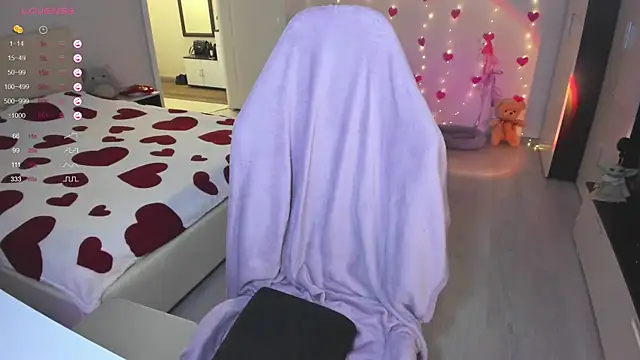 Snapshot of Amy_honey_angel chatting on 5, 2, 2025 Amy honey angel online show from 5, 2, 2025