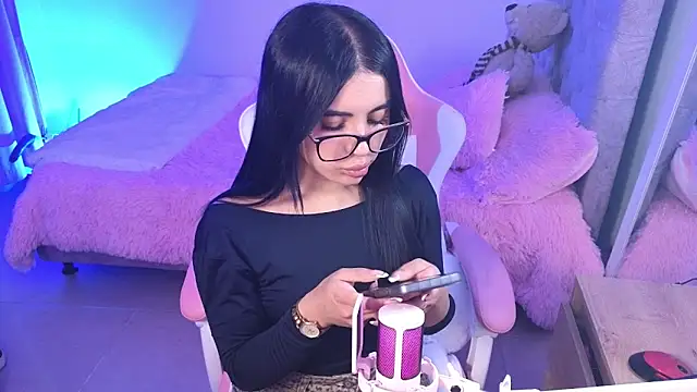 Emily-14 online show from 26, 3, 2026