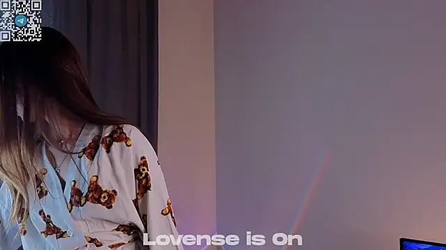 Snapshot of FalineDowlen chatting on 13, 11, 2025 FalineDowlen online show from 13, 11, 2025