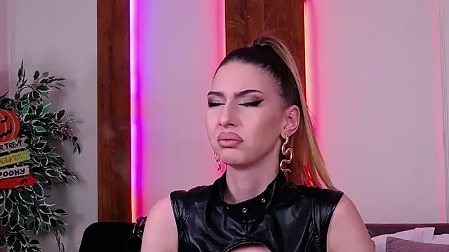 Snapshot of SkylerSpark chatting on 30, 10, 2025 SkylerSpark online show from 30, 10, 2025