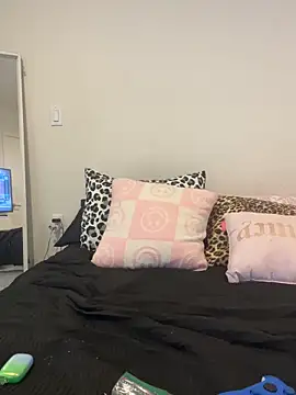 Charismasweets online show from 3, 10, 2025