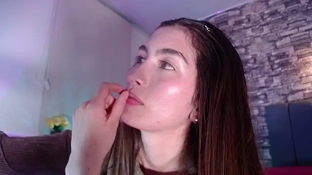 Snapshot of LuneObscure chatting on 29, 10, 2025 LuneObscure online show from 29, 10, 2025