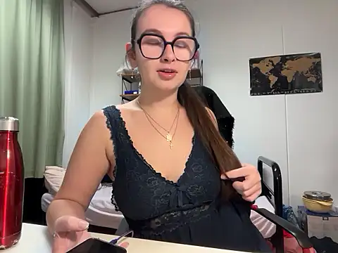 Snapshot of gwen_lust chatting on 1, 12, 2025 gwen lust online show from 1, 12, 2025