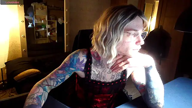 Julia dolls online show from 17, 3, 2026