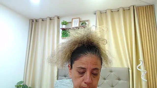 Snapshot of sasi_luna chatting on 21, 6, 2026 sasi luna online show from 21, 6, 2026
