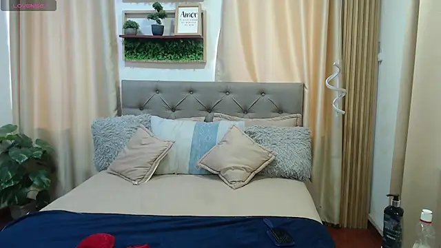 Snapshot of sasi_luna chatting on 24, 6, 2026 sasi luna online show from 24, 6, 2026