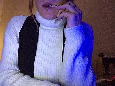 Snapshot of Cally-n chatting on 5, 1, 2025 Cally-n online show from 5, 1, 2025