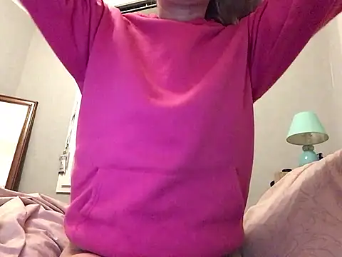 Snapshot of Cally-n chatting on 3, 2, 2025 Cally-n online show from 3, 2, 2025