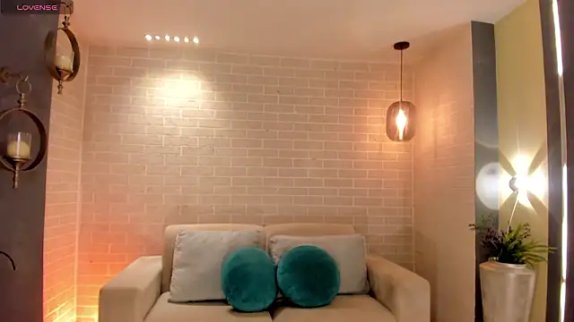 MiaFarrell  online show from 28, 3, 2026