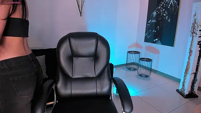 BellaCarteer  online show from 13, 11, 2025