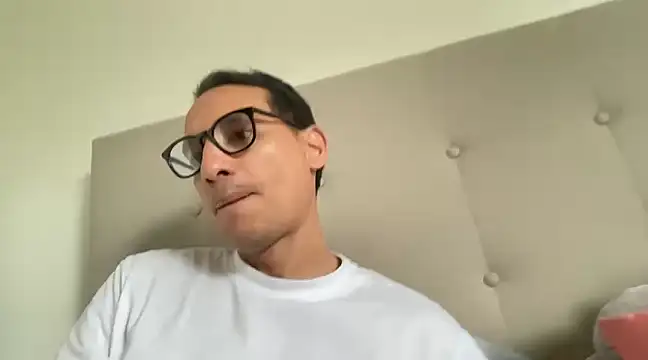 Snapshot of alex_ruiz85 chatting on 14, 2, 2025 alex ruiz85 online show from 14, 2, 2025