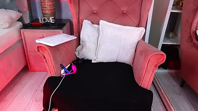 AQueenMonica online show from 9, 9, 2025