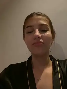 Snapshot of thamygomezz chatting on 1, 2, 2025 thamygomezz online show from 1, 2, 2025