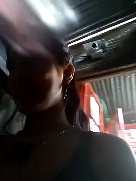 Snapshot of thamygomezz chatting on 8, 9, 2025 thamygomezz online show from 8, 9, 2025