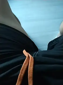 Snapshot of Dannydy2015 chatting on 18, 10, 2025 Dannydy2015 online show from 18, 10, 2025