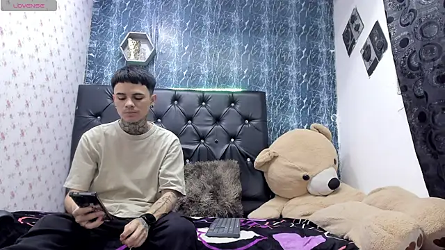 exotic hot couple online show from 5, 2, 2026