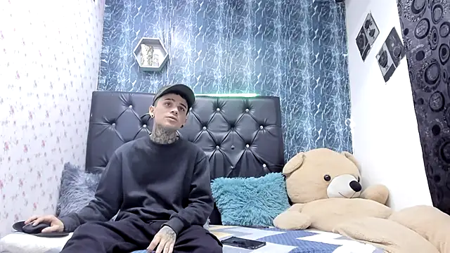 exotic hot couple online show from 5, 3, 2026