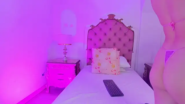 rebeca watsson online show from 23, 11, 2025