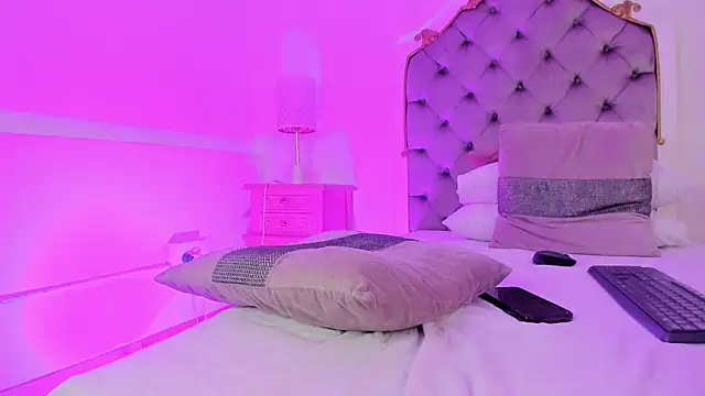 rebeca watsson online show from 27, 11, 2025