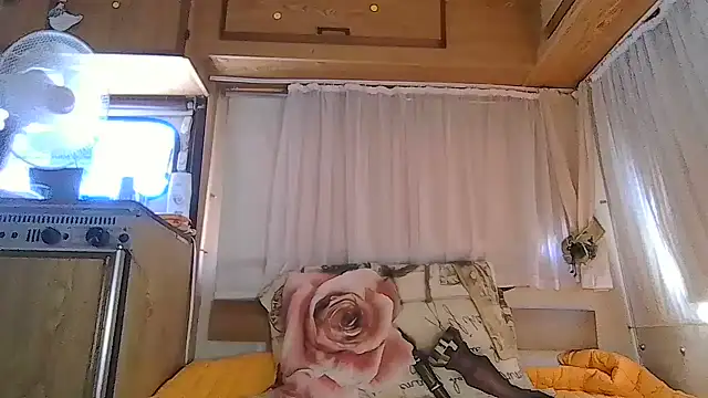Snapshot of Eleni_Pappa chatting on 3, 8, 2026 Eleni Pappa online show from 3, 8, 2026