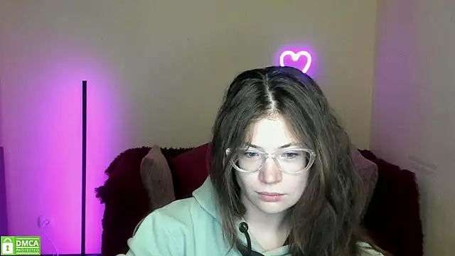 Alicia redfollow online show from 9, 9, 2025